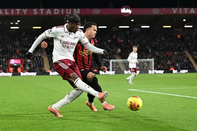 Bournemouth v Arsenal Premier League Noni Madueke of Arsenal crosses during the Premier League match at the Vitality Stadium, Bournemouth 03 01 2026 UK Newspapers OUT Copyright: xJeremyxLandeyx FIL-22741-0049