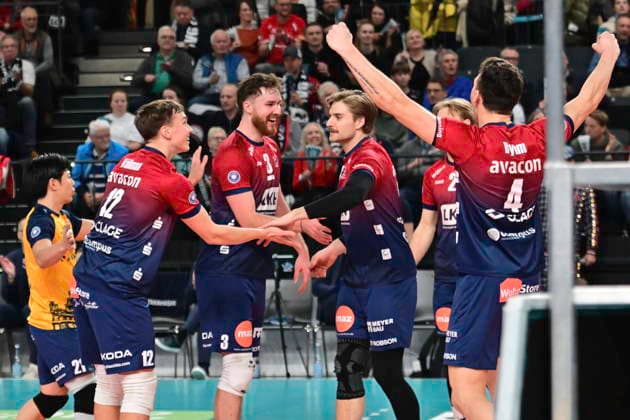 GER; 1.VBL, SVG Lueneburg vs Barock Volleys MTV Ludwigsburg 03.01.2026, LKH Arena, Lueneburg, GER; 1. VBL, SVG Lueneburg vs Barock Volleys MTV Ludwigsburg im Bild die Lueneburger Mannschaft jubelt