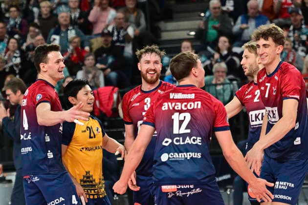 GER; 1.VBL, SVG Lueneburg vs Barock Volleys MTV Ludwigsburg 03.01.2026, LKH Arena, Lueneburg, GER; 1. VBL, SVG Lueneburg vs Barock Volleys MTV Ludwigsburg im Bild die Lueneburger Mannschaft jubelt