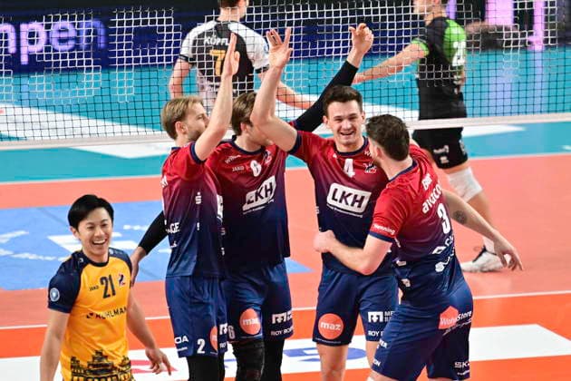 GER; 1.VBL, SVG Lueneburg vs Barock Volleys MTV Ludwigsburg 03.01.2026, LKH Arena, Lueneburg, GER; 1. VBL, SVG Lueneburg vs Barock Volleys MTV Ludwigsburg im Bild die Lueneburger Mannschaft jubelt