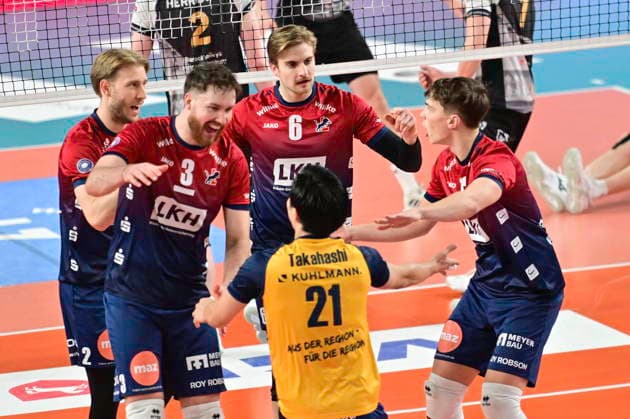 GER; 1.VBL, SVG Lueneburg vs Barock Volleys MTV Ludwigsburg 03.01.2026, LKH Arena, Lueneburg, GER; 1. VBL, SVG Lueneburg vs Barock Volleys MTV Ludwigsburg im Bild die Lueneburger Mannschaft jubelt