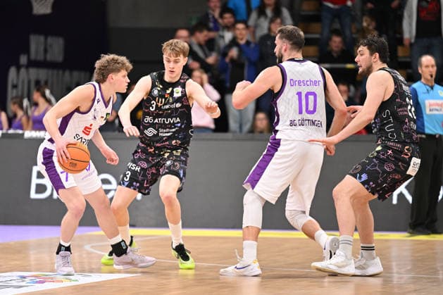 BG Göttingen - Uni Baskets Münster Joshua Haase ( 7, GOT) und Paul Viefhues ( 3, MS) im Spiel der BARMER 2. Basketball Bundesliga ProA zwischen der BG Göttingen und den Uni Baskets Münster in der Sparkassen-Arena am 03.01.2026 in Göttingen, Deutschland. Göttingen Niedersachsen Deutschland