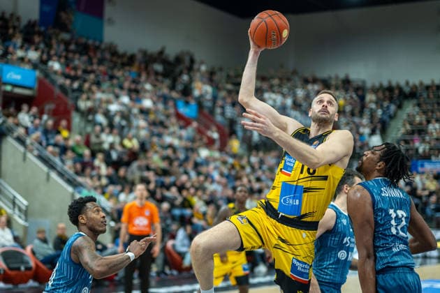 Jonas Wohlfarth-Bottermann (MHP RIESEN Ludwigsburg, 18), Osun Osunniyi (MLP Academics Heidelberg, 12), GER, MHP RIESEN Ludwigsburg vs. MLP Academics Heidelberg, easycredit BBL, Basketball, Bundesliga, 14. Spieltag, Spielzeit 2025 2026, 03.01.2026, GER, MHP RIESEN Ludwigsburg vs. MLP Academics Heidelberg, easycredit BBL, Basketball, Bundesliga, 14. Spieltag, Spielzeit 2025 2026, 03.01.2026 Ludwigsburg Copyright: xEibner-Pressefoto SaschaxWaltherx EP_EER
