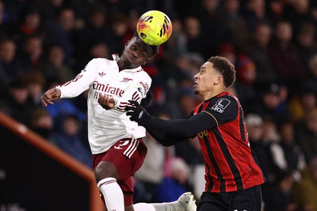 Bournemouth v Arsenal 03 January 2026, Bournemouth - Premier League Football - Bournemouth v Arsenal - Bukayo Saka of Arsenal and Marcus Tavernier of Bournemouth - Photo: Jacques Feeney Offside. Bournemouth UK Copyright: xJacquesxFeeneyx xOffsidexOffside