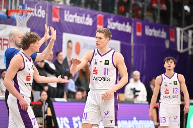 BG Göttingen - Uni Baskets Münster Robin Lodders ( 11, GOT) und Joshua Haase ( 7, GOT) im Spiel der BARMER 2. Basketball Bundesliga ProA zwischen der BG Göttingen und den Uni Baskets Münster in der Sparkassen-Arena am 03.01.2026 in Göttingen, Deutschland. Göttingen Niedersachsen Deutschland