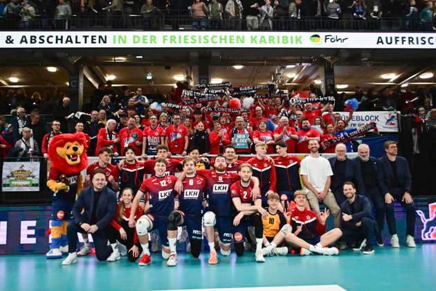 GER; 1.VBL, SVG Lueneburg vs Barock Volleys MTV Ludwigsburg 03.01.2026, LKH Arena, Lueneburg, GER; 1. VBL, SVG Lueneburg vs Barock Volleys MTV Ludwigsburg im Bild die Lueneburger Mannschaft jubelt ueber den Sieg