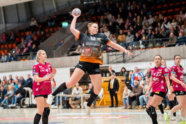 Handball I Frauen I Saison 2025-2026 I 2. Bundesliga I 12. Spieltag I VfL Waiblingen - Rostocker HC I 03.01.2026 Kimberly Eileen Gisa (18, VfL Waiblingen Tigers) im Wurf Waiblingen Rundsporthalle Baden-Württemberg Deutschland Copyright: xLobeca MaxxPetershansx