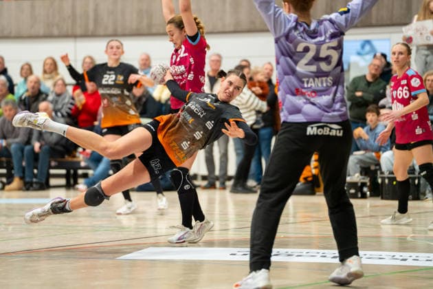 Handball I Frauen I Saison 2025-2026 I 2. Bundesliga I 12. Spieltag I VfL Waiblingen - Rostocker HC I 03.01.2026 Isabel Kattner (10, VfL Waiblingen Tigers) im Wurf Waiblingen Rundsporthalle Baden-Württemberg Deutschland Copyright: xLobeca MaxxPetershansx