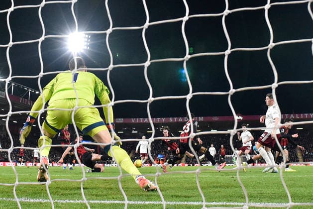 Bournemouth v Arsenal, Premier League Goal 1-2 - Declan Rice (41) of Arsenal scores the second goal during the Premier League match between Bournemouth and Arsenal at the Vitality Stadium, Bournemouth, UK on 3 January 2026. Bournemouth Vitality Stadium Dorset UK Editorial use only DataCo restrictions apply See www.football-dataco.com , Copyright: xGrahamxHuntx PSI-23517-0135