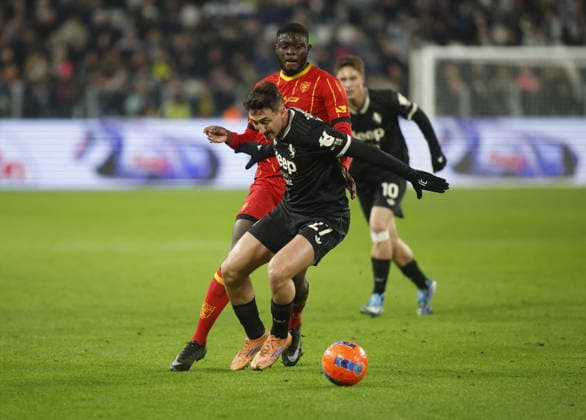 CALCIO - Serie A - Juventus FC vs US Lecce Andrea Cambiaso of Juventus FC and Mohamed Drame of US Lecce during the Italian Serie A, 2025 26 season, football match between Torino FC and Cagliari Calcio on 27 December 2025, at Stadio Olimpico - Grande Torino, Turin, Italy. Photo Nderim KACELI Turin Italy  Copyright: xIPAxSport ABACAx