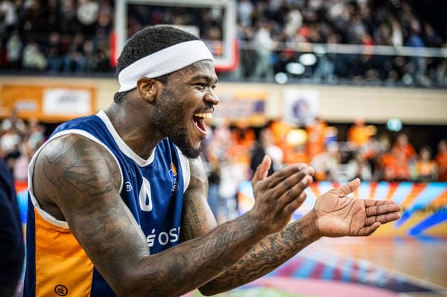 Rostock, Deutschland 03. Januar 2026: 1.BBL - 2025 2026 - Rostock Seawolves vs. Skyliners Frankfurt Im Bild: TJ Crockett Jr. (ROSTOCK SEAWOLVES) jubelt Copyright: xFotostandx xVoelkerx