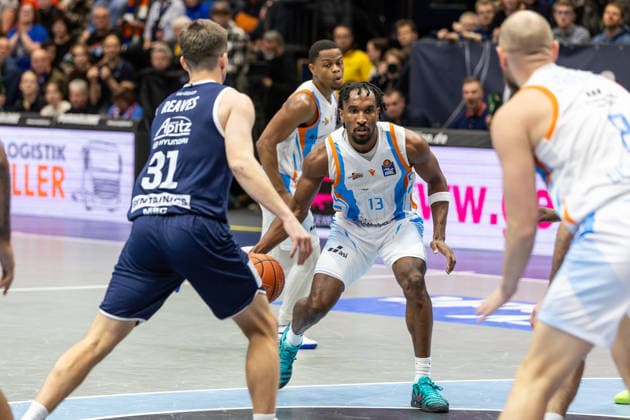 GER, easy-Credit Basketball-Bundesliga, Syntainics MBC - Science City Jena. 03.01.2026, Stadthalle, Weißenfels, GER, easy-Credit Basketball-Bundesliga, Syntainics MBC - Science City Jena. Keith Braxton Jr. (Science City Jena, 13) Â Foto Alexander Trienitz Weißenfels Stadthalle Sachsen-Anhalt Deutschland