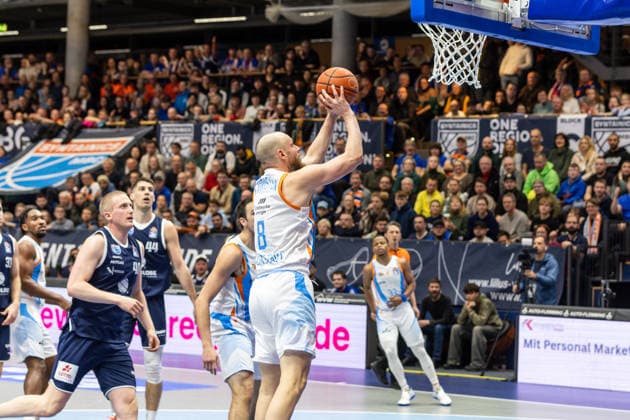 GER, easy-Credit Basketball-Bundesliga, Syntainics MBC - Science City Jena. 03.01.2026, Stadthalle, Weißenfels, GER, easy-Credit Basketball-Bundesliga, Syntainics MBC - Science City Jena. Robin Christen (Science City Jena, 8) Â Foto Alexander Trienitz Weißenfels Stadthalle Sachsen-Anhalt Deutschland