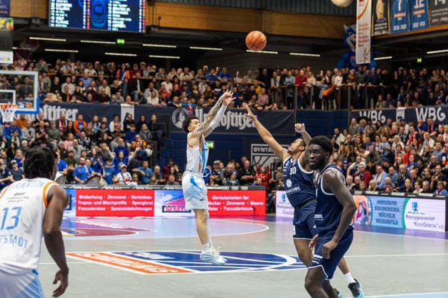GER, easy-Credit Basketball-Bundesliga, Syntainics MBC - Science City Jena. 03.01.2026, Stadthalle, Weißenfels, GER, easy-Credit Basketball-Bundesliga, Syntainics MBC - Science City Jena. Tavian Dunn-Martin (Science City Jena, 0) Â Foto Alexander Trienitz Weißenfels Stadthalle Sachsen-Anhalt Deutschland