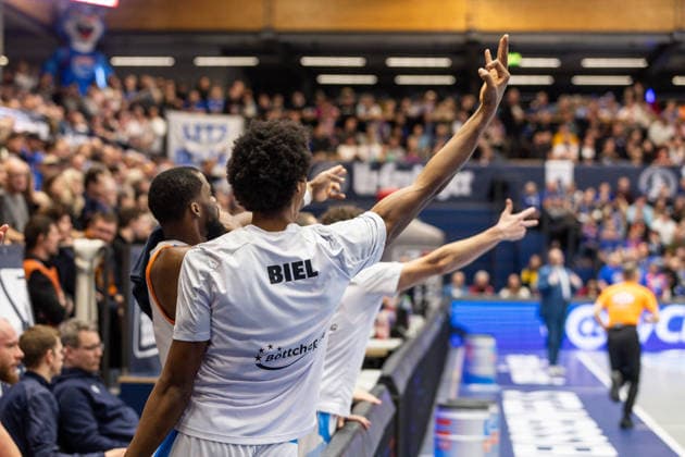 GER, easy-Credit Basketball-Bundesliga, Syntainics MBC - Science City Jena. 03.01.2026, Stadthalle, Weißenfels, GER, easy-Credit Basketball-Bundesliga, Syntainics MBC - Science City Jena. Daniel Biel (Science City Jena, 77) jubelt Â Foto Alexander Trienitz Weißenfels Stadthalle Sachsen-Anhalt Deutschland