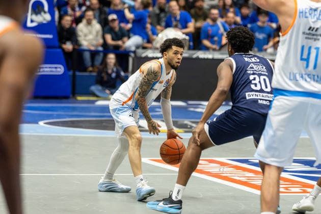 GER, easy-Credit Basketball-Bundesliga, Syntainics MBC - Science City Jena. 03.01.2026, Stadthalle, Weißenfels, GER, easy-Credit Basketball-Bundesliga, Syntainics MBC - Science City Jena. Tavian Dunn-Martin (Science City Jena, 0) Â Foto Alexander Trienitz Weißenfels Stadthalle Sachsen-Anhalt Deutschland