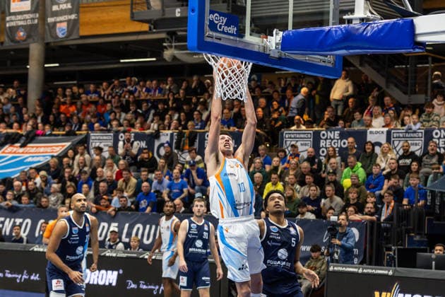 GER, easy-Credit Basketball-Bundesliga, Syntainics MBC - Science City Jena. 03.01.2026, Stadthalle, Weißenfels, GER, easy-Credit Basketball-Bundesliga, Syntainics MBC - Science City Jena. Joe Wieskamp (Science City Jena, 10) Â Foto Alexander Trienitz Weißenfels Stadthalle Sachsen-Anhalt Deutschland