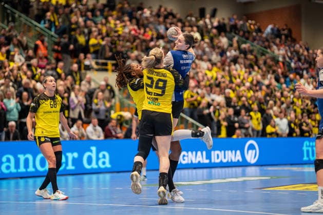 Borussia Dortmund (GER) vs. HSG Blomberg-Lippe (GER), Handball, 1. Handball Bundesliga Frauen, 11. Spieltag, 3.1.2026, Saision 2025 2026, Dortmund Andrea Jacobsen (HSG Blomberg-Lippe, 04) im Torwurf Dortmund Sporthalle Wellinghofen Deutschland