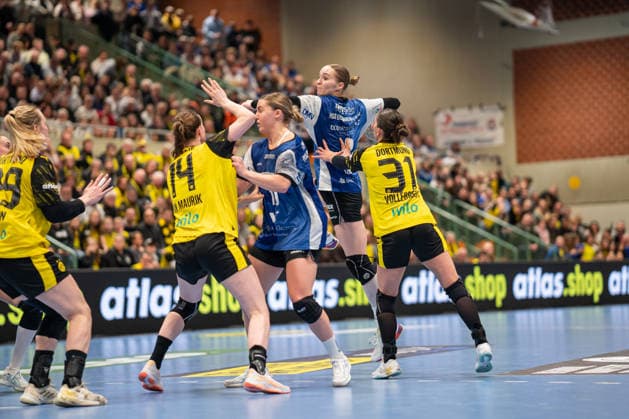 Borussia Dortmund (GER) vs. HSG Blomberg-Lippe (GER), Handball, 1. Handball Bundesliga Frauen, 11. Spieltag, 3.1.2026, Saision 2025 2026, Dortmund Nieke Kuehne (HSG Blomberg-Lippe, 09) im Torwurf Dortmund Sporthalle Wellinghofen Deutschland