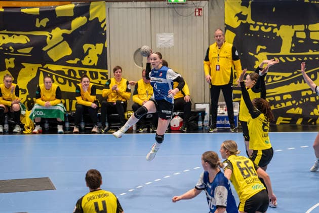 Borussia Dortmund (GER) vs. HSG Blomberg-Lippe (GER), Handball, 1. Handball Bundesliga Frauen, 11. Spieltag, 3.1.2026, Saision 2025 2026, Dortmund Nieke Kuehne (HSG Blomberg-Lippe, 09) beim Spielaufbau Dortmund Sporthalle Wellinghofen Deutschland