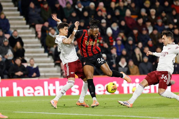 3rd January 2026, Bournemouth, Dorset, England; Premier League Football, AFC Bournemouth versus Arsenal; Antoine Semenyo of Bournemouth shoot at goal but missed  HongboxChen