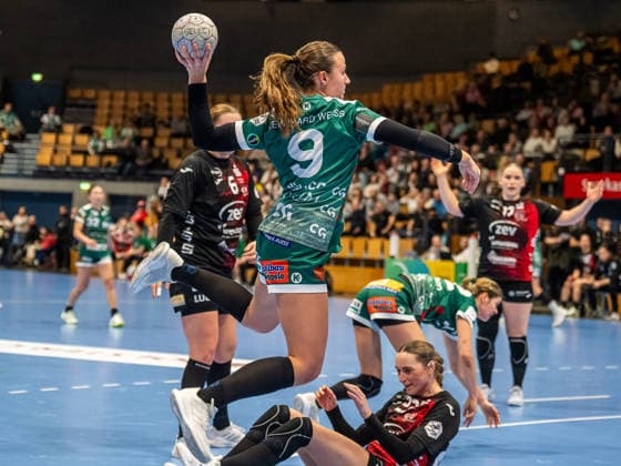 Gianina Bianco (Frisch Auf Frauen, 09) springt weit in den Kreis, BSV Sachsen Zwickau vs. Frisch Auf Goeppingen, Handball, 1. Bundesliga, Spielzeit 2025 2026, 03.01.2026 BSV Sachsen Zwickau vs. Frisch Auf Goeppingen, Handball, 1. Bundesliga, Spielzeit 2025 2026, 03.01.2026 Zwickau Copyright: xMichaelxSchmidt Eibner-Pressefotx EP_MST