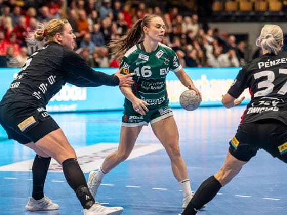Mariel Beugels (Frisch Auf Frauen, 16) am Ball, BSV Sachsen Zwickau vs. Frisch Auf Goeppingen, Handball, 1. Bundesliga, Spielzeit 2025 2026, 03.01.2026 BSV Sachsen Zwickau vs. Frisch Auf Goeppingen, Handball, 1. Bundesliga, Spielzeit 2025 2026, 03.01.2026 Zwickau Copyright: xMichaelxSchmidt Eibner-Pressefotx EP_MST