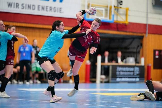 RECORD DATE NOT STATED Szene mit Mareike Thomaier (2; HSG Bensheim Auerbach) und Luca Farago (19; Thüringer HC) Szene mit Mareike Thomaier (2; HSG Bensheim Auerbach) und Luca Farago (19; Thüringer HC)