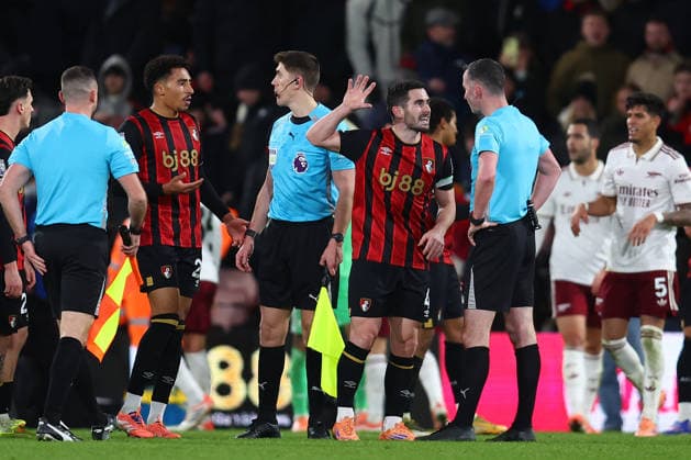 Bournemouth, England, 3rd January 2026. Lewis Cook of Bournemouth talks to referee Christopher Kavanagh at the end of the AFC Bournemouth vs Arsenal Premier League match at the Vitality Stadium, Bournemouth. Picture credit should read: Paul Terry Sportimage EDITORIAL USE ONLY. No use with unauthorised audio, video, data, fixture lists, club league logos or live services. Online in-match use limited to 120 images, no video emulation. No use in betting, games or single club league player publications. SPI_068_PT_Bournemouth_Arsenal SPI-4428-0069