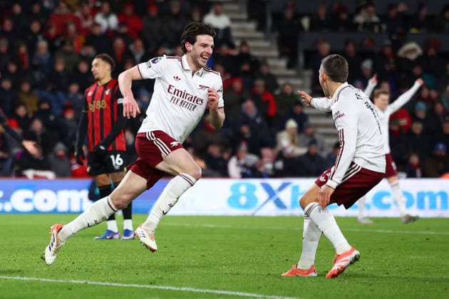 Bournemouth, England, 3rd January 2026. Declan Rice of Arsenal celebrates after scoring to make it 3-1 during the AFC Bournemouth vs Arsenal Premier League match at the Vitality Stadium, Bournemouth. Picture credit should read: Paul Terry Sportimage EDITORIAL USE ONLY. No use with unauthorised audio, video, data, fixture lists, club league logos or live services. Online in-match use limited to 120 images, no video emulation. No use in betting, games or single club league player publications. SPI_070_PT_Bournemouth_Arsenal SPI-4428-0071