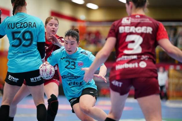 RECORD DATE NOT STATED Szene mit Nina Engel (6; HSG Bensheim Auerbach) und Natsuki Aizawa (23; Thüringer HC) Szene mit Nina Engel (6; HSG Bensheim Auerbach) und Natsuki Aizawa (23; Thüringer HC)