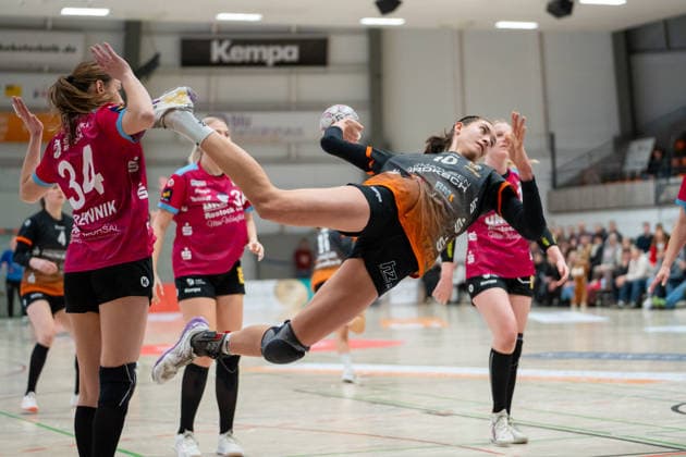 Handball I Frauen I Saison 2025-2026 I 2. Bundesliga I 12. Spieltag I VfL Waiblingen - Rostocker HC I 03.01.2026 Isabel Kattner (10, VfL Waiblingen Tigers) im Wurf Waiblingen Rundsporthalle Baden-Württemberg Deutschland Copyright: xLobeca MaxxPetershansx