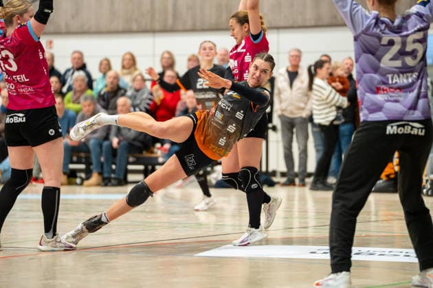 Handball I Frauen I Saison 2025-2026 I 2. Bundesliga I 12. Spieltag I VfL Waiblingen - Rostocker HC I 03.01.2026 Isabel Kattner (10, VfL Waiblingen Tigers) im Wurf Waiblingen Rundsporthalle Baden-Württemberg Deutschland Copyright: xLobeca MaxxPetershansx