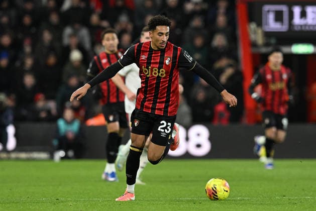 Bournemouth v Arsenal, Premier League James Hill (23) of AFC Bournemouth during the Premier League match between Bournemouth and Arsenal at the Vitality Stadium, Bournemouth, UK on 3 January 2026. Bournemouth Vitality Stadium Dorset UK Editorial use only DataCo restrictions apply See www.football-dataco.com , Copyright: xGrahamxHuntx PSI-23517-0231