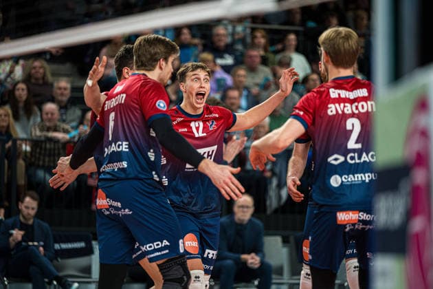Volleyball I Herren I Saison 2025 2026 I Bundesliga I SVG Lüneburg - Barock Volleys MTV Ludwigsburg I 03.01.2026 Santeri Riku Matias Välimaa (12, SVG Lüneburg) freut sich auf dem Feld Copyright: xLobeca Bjorn-OlexKehmx