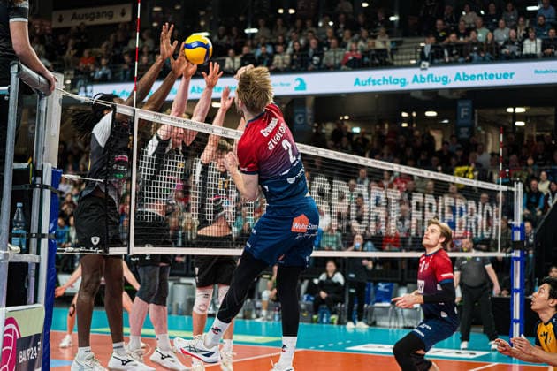 Volleyball I Herren I Saison 2025 2026 I Bundesliga I SVG Lüneburg - Barock Volleys MTV Ludwigsburg I 03.01.2026 Daniel Gruvaeus (2, SVG Lüneburg) im Angriff Copyright: xLobeca Bjorn-OlexKehmx