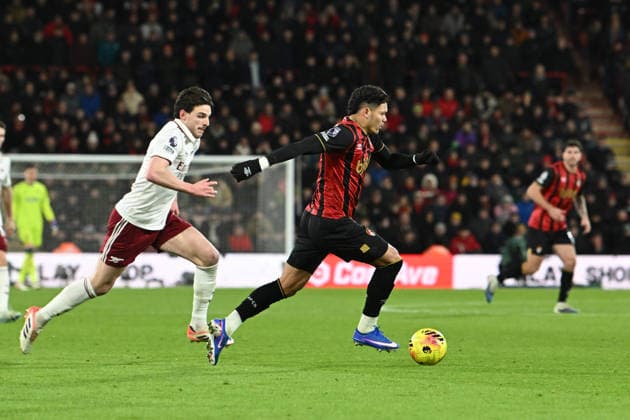 Bournemouth v Arsenal, Premier League Evanilson (9) of AFC Bournemouth on the attack during the Premier League match between Bournemouth and Arsenal at the Vitality Stadium, Bournemouth, UK on 3 January 2026. Bournemouth Vitality Stadium Dorset UK Editorial use only DataCo restrictions apply See www.football-dataco.com , Copyright: xGrahamxHuntx PSI-23517-0277