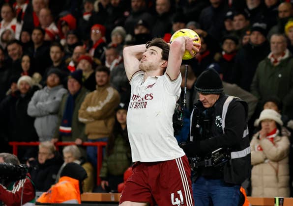 3rd January 2026, Bournemouth, Dorset, England; Premier League Football, AFC Bournemouth versus Arsenal; Declan Rice of Arsenal takes a throw in  HongboxChen