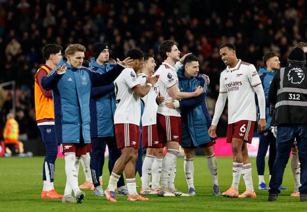 3rd January 2026, Bournemouth, Dorset, England; Premier League Football, AFC Bournemouth versus Arsenal; Arsenal players show appreciation to travelling fans after the match  HongboxChen