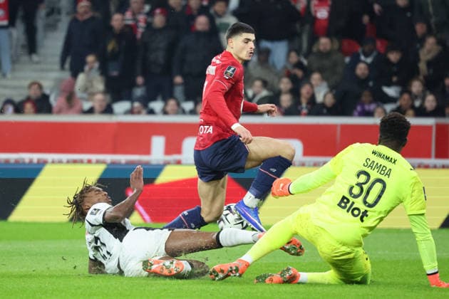 FOOTBALL : LOSC Lille vs Stade Rennais - Ligue 1 J17 - 03 01 2026 Matias FERNANDEZ-PARDO (LOSC Lille) et Brice SAMBA (Stade Rennais) lors du match LOSC Lille vs Stade Rennais, Ligue 1 J17, Decathlon Arena stade Pierre Mauroy, le 3 janvier 2026 - photo Laurent Sanson PsnewZ  Copyright: xLaurentxSANSONx xPsnewZx