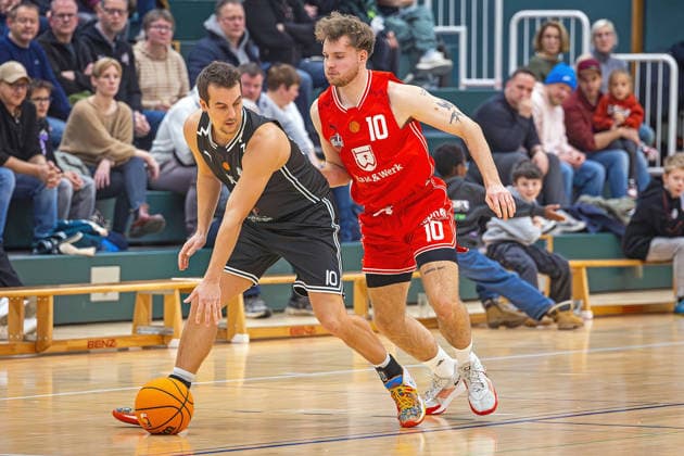 03.01.2026, xovx, Basketball 1. Regionalliga Südwest, Lich Basketball - TSG Söflingen v.l. Ole Wendt (TSG Söflingen), Gregor Gümbel (Lich Basketball) Lich Dietrich-Bonhoeffer-Halle Hessen Deutschland (DE)