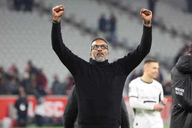 FOOTBALL : LOSC Lille vs Stade Rennais - Ligue 1 J17 - 03 01 2026 Joie de Habib BEYE (Entraineur Stade Rennais) apres la victoire de son Ã quipe lors du match LOSC Lille vs Stade Rennais, Ligue 1 J17, Decathlon Arena stade Pierre Mauroy, le 3 janvier 2026 - photo Laurent Sanson PsnewZ  Copyright: xLaurentxSANSONx xPsnewZx