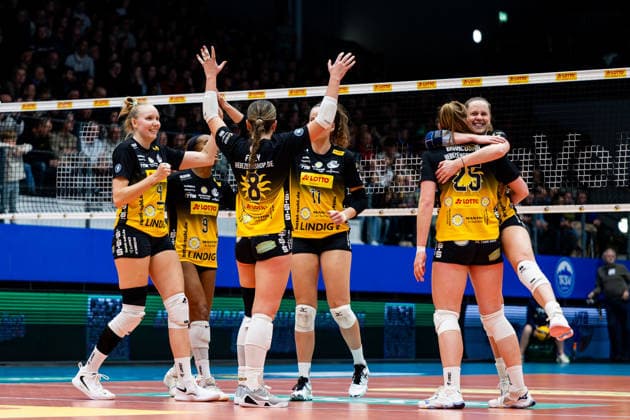 03.01.2026, GER, Volleyball, Frauen, 1.BL, Hauptrunde, Saison 25 26, VfB 91 Suhl Lotto Thueringen - Schwarz-Weiss Erfurt der VfB 91 Suhl Lotto Thueringen gewinnt in Eisenach das Thüringen-Derby gegen Schwarz-Weiss Erfurt, im Bild Lara Nagels (VfB 91 Suhl Lotto Thueringen), Monika Brancuska (VfB 91 Suhl Lotto Thueringen), Laura Berger (VfB 91 Suhl Lotto Thueringen), Mackenzie Foley (VfB 91 Suhl Lotto Thueringen), Sanaa Dotson (VfB 91 Suhl Lotto Thueringen), Roosa Laakkonen (VfB 91 Suhl Lotto Thueringen) 99817 Eisenach Werner-Assmann-Halle Am Sportp Thüringen Deutschland