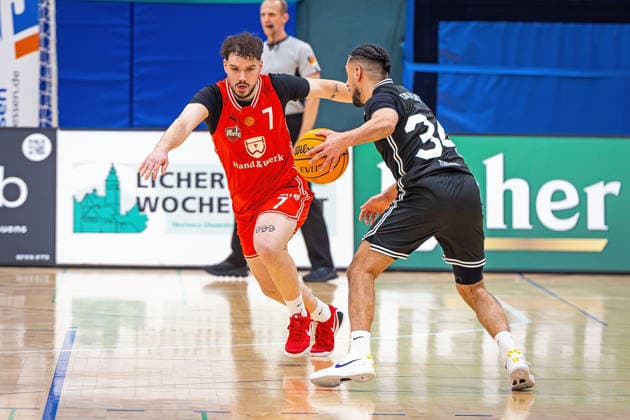 03.01.2026, xovx, Basketball 1. Regionalliga Südwest, Lich Basketball - TSG Söflingen v.l. Fritz Rostek (Lich Basketball), Yasin Turan (TSG Söflingen) Lich Dietrich-Bonhoeffer-Halle Hessen Deutschland (DE)