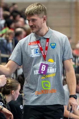 Handball Bundesliga Frauen, Saison 2025 2026 SV Union Halle-Neustadt vs.Buxtehuder SV Halle, Deutschland 03.Januar 2026: Im Bild:Trainer Nicolaj Andersson (Buxtehude) Halle Saale SWH Arena Sachsen-Anhalt Deutschland