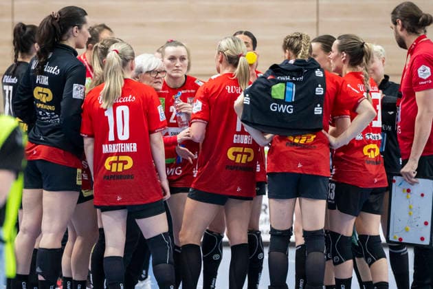 Handball Bundesliga Frauen, Saison 2025 2026 SV Union Halle-Neustadt vs.Buxtehuder SV Halle, Deutschland 03.Januar 2026: Im Bild:Die Spielerinnen von Halle bilden einen Mannschaftskreis zum Schulterschluss. Halle Saale SWH Arena Sachsen-Anhalt Deutschland