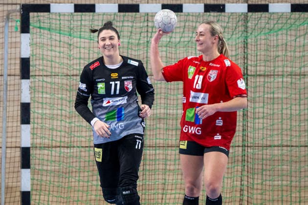 Handball Bundesliga Frauen, Saison 2025 2026 SV Union Halle-Neustadt vs.Buxtehuder SV Halle, Deutschland 03.Januar 2026: Im Bild:v.li.Torhueterin Marijana Ilic (Halle) und Lea Gruber (Halle) Halle Saale SWH Arena Sachsen-Anhalt Deutschland