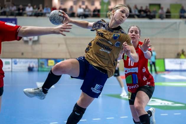 Handball Bundesliga Frauen, Saison 2025 2026 SV Union Halle-Neustadt vs.Buxtehuder SV Halle, Deutschland 03.Januar 2026: Im Bild:v.li.Johanna Andresen (Buxtehude) und Fabienne Büch Buech (Halle) Halle Saale SWH Arena Sachsen-Anhalt Deutschland