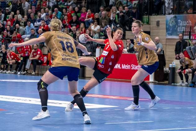 Handball Bundesliga Frauen, Saison 2025 2026 SV Union Halle-Neustadt vs.Buxtehuder SV Halle, Deutschland 03.Januar 2026: Im Bild:v.li.Johanna Andresen (Buxtehude) , Lynn Molenaar (Halle) und Lyn Elisabeth Lück Lueck (Buxtehude) Halle Saale SWH Arena Sachsen-Anhalt Deutschland