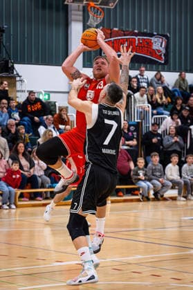 03.01.2026, xovx, Basketball 1. Regionalliga Südwest, Lich Basketball - TSG Söflingen v.l. Johannes Lischka (Lich Basketball), Marko Markovic (TSG Söflingen) Lich Dietrich-Bonhoeffer-Halle Hessen Deutschland (DE)